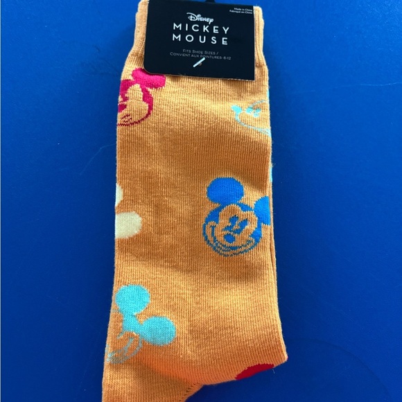 Disney Mickey Mouse Orange Socks sz 6-10 - Picture 1 of 3